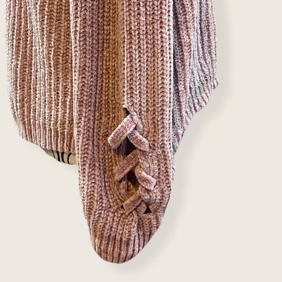 NO boundaries soft lightly deconstructed pink sweater - Picture 4 of 9